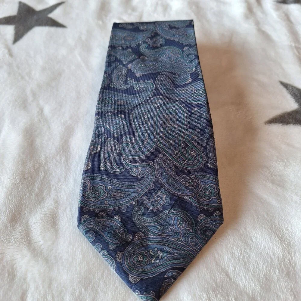 417‎ by Van Heusen Men's Necktie Blue Green Paisley 100% Silk Made In USA